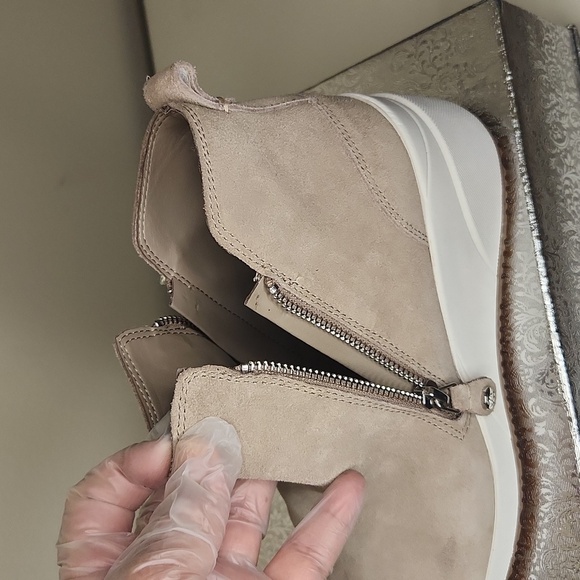 ALEX MARIE WOMEN'S CAMEL ANKLE BOOTS. SIZE 9.5 - Picture 3 of 11